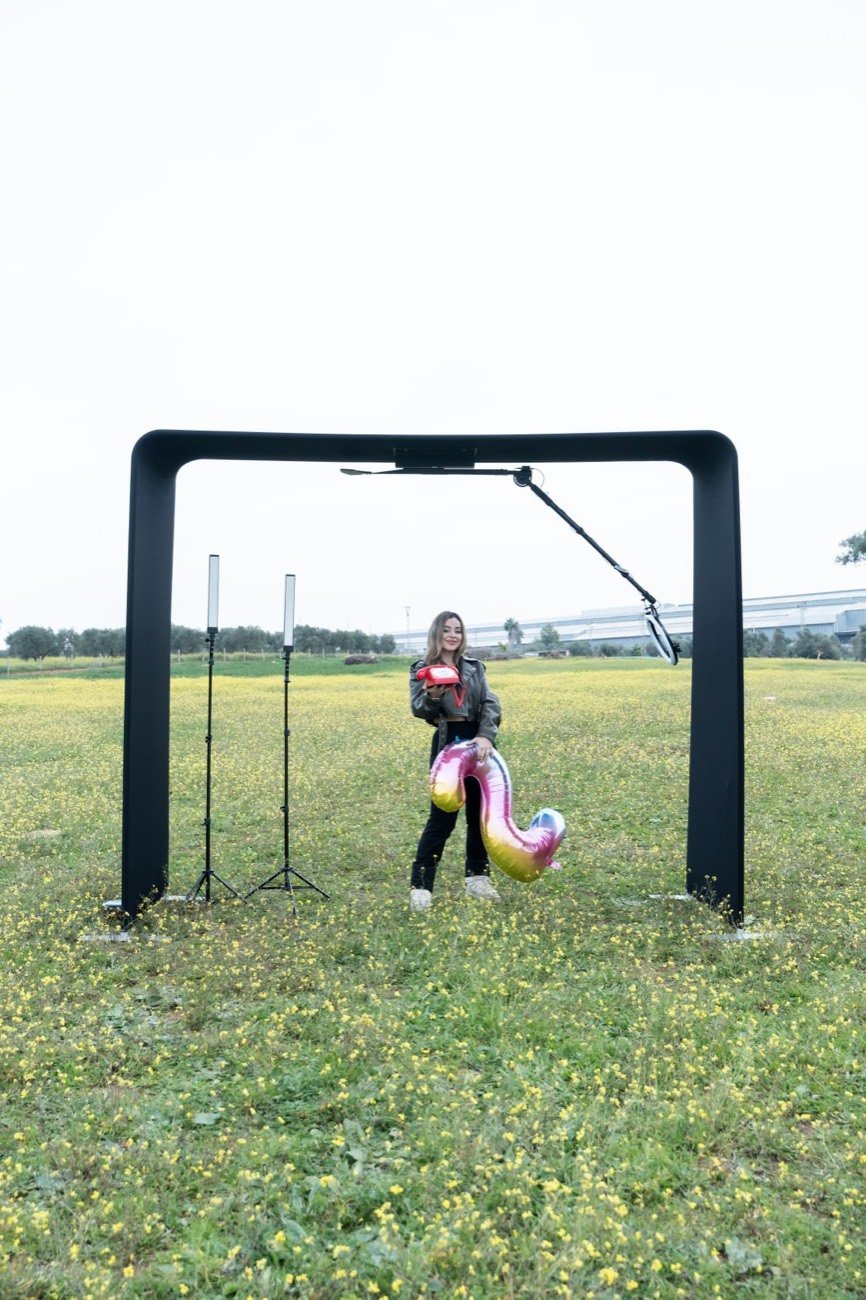 Arco de fotomatón aéreo 360 de Snap360 El Poyo montado al aire libre